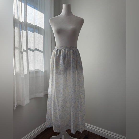 Vintage ‘80s TanJay by Nygard White Floral Print Elastic Waist Midi Skirt - Picture 2 of 9